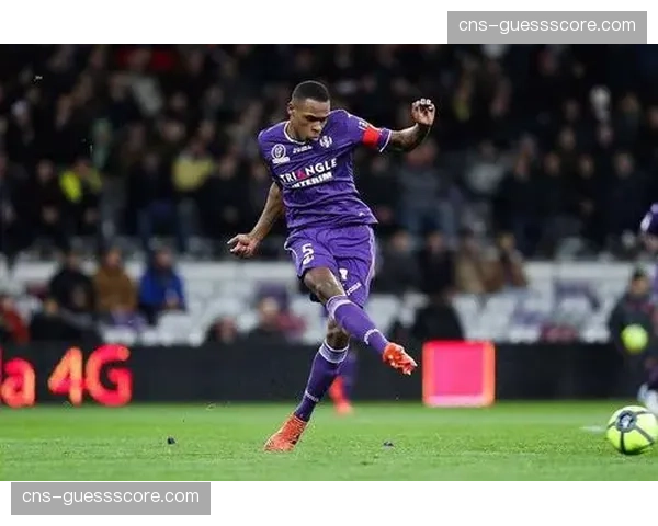 战术评论：解析斯特拉斯堡如何用“低速控球”克制对手的快速反击