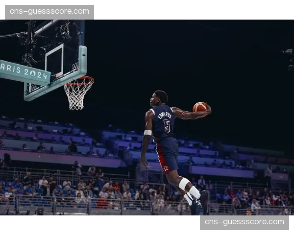 爱德华兹接受采访：“我的目标是成为攻防一体的门面。”